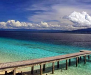 Keindahan Pantai Liang di Maluku yang Penuh Ketenangan